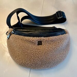 Think Royln Little Runaway (beige Sherpa)